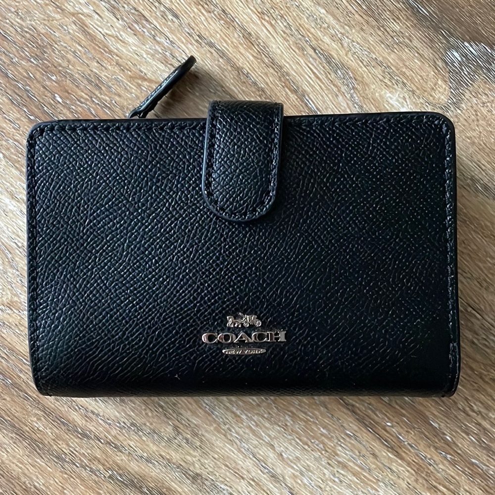 Coach Medium Corner Zip Wallet